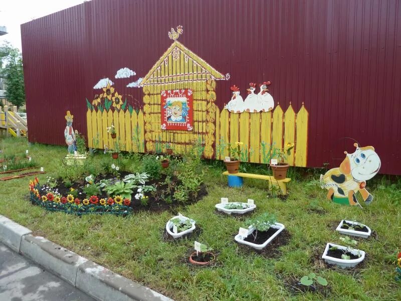 обустройство приусадебного участка. дорожки на участке загородного. мульчирование. как вырезать участок. посадка деревьев и кустарников на участке.