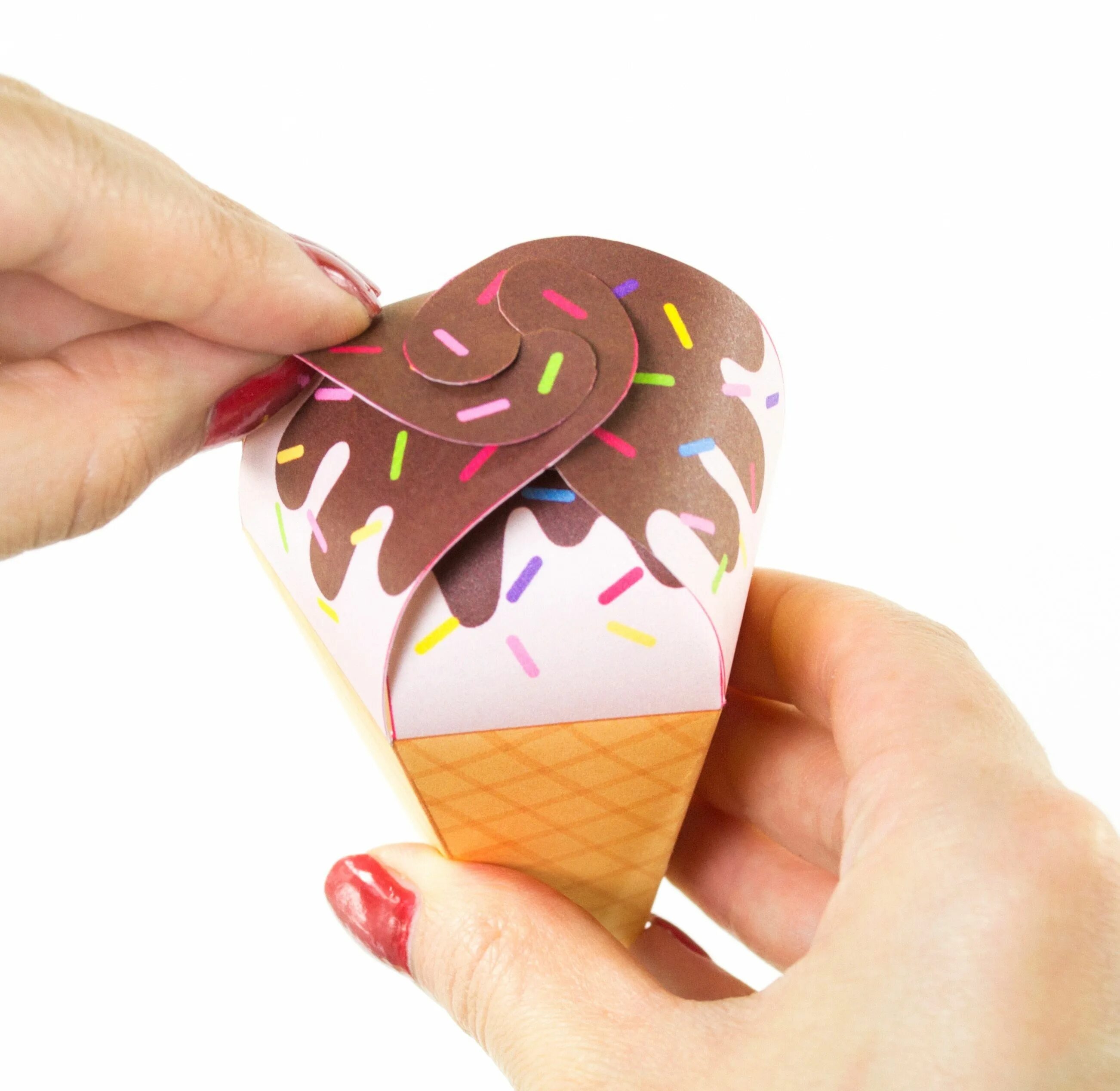 Тортик из цветной бумаги. Поделка мороженое из бумаги. Леденец из фоамирана. Как сделать сладкую бумагу. Сладости из бумаги.