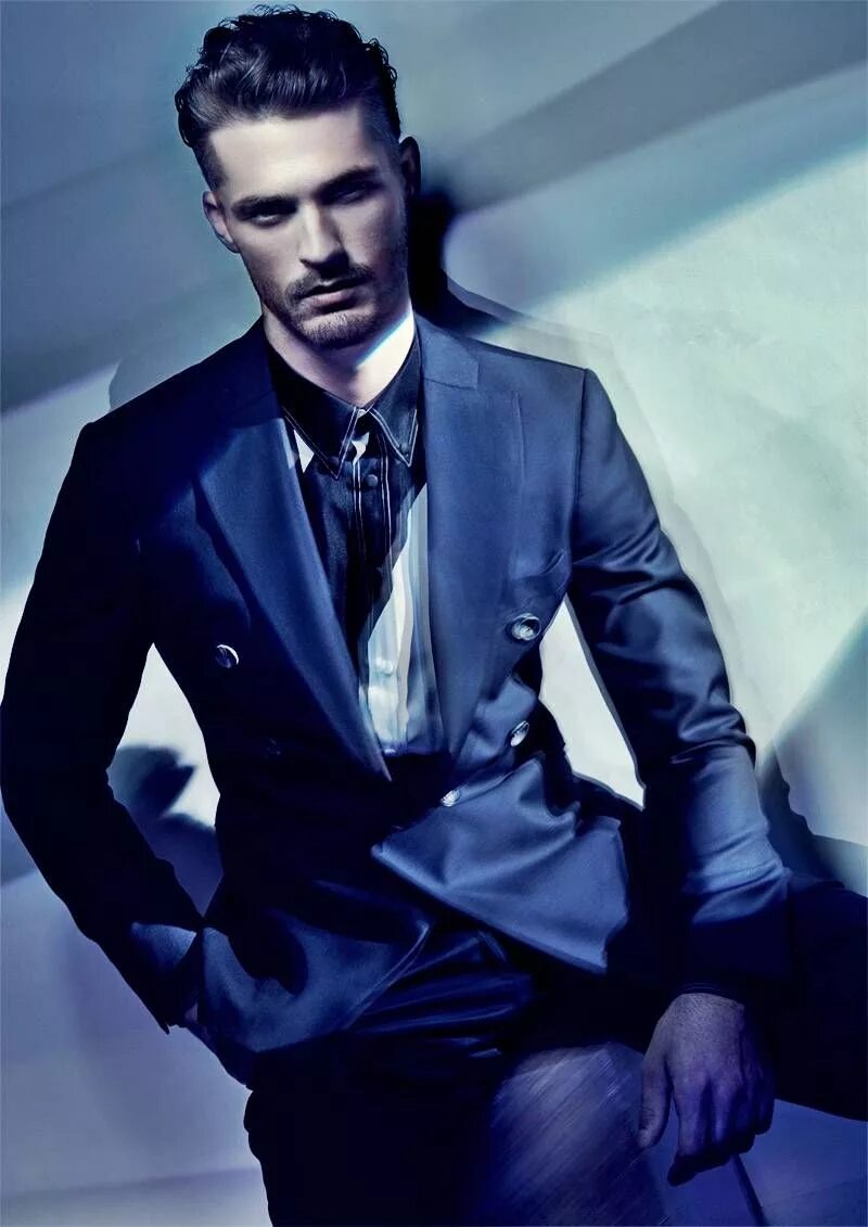 Новые модели мужских. Армани Джорджио. Giorgio Armani Suits. Men's Suits Armani. Парни модели.
