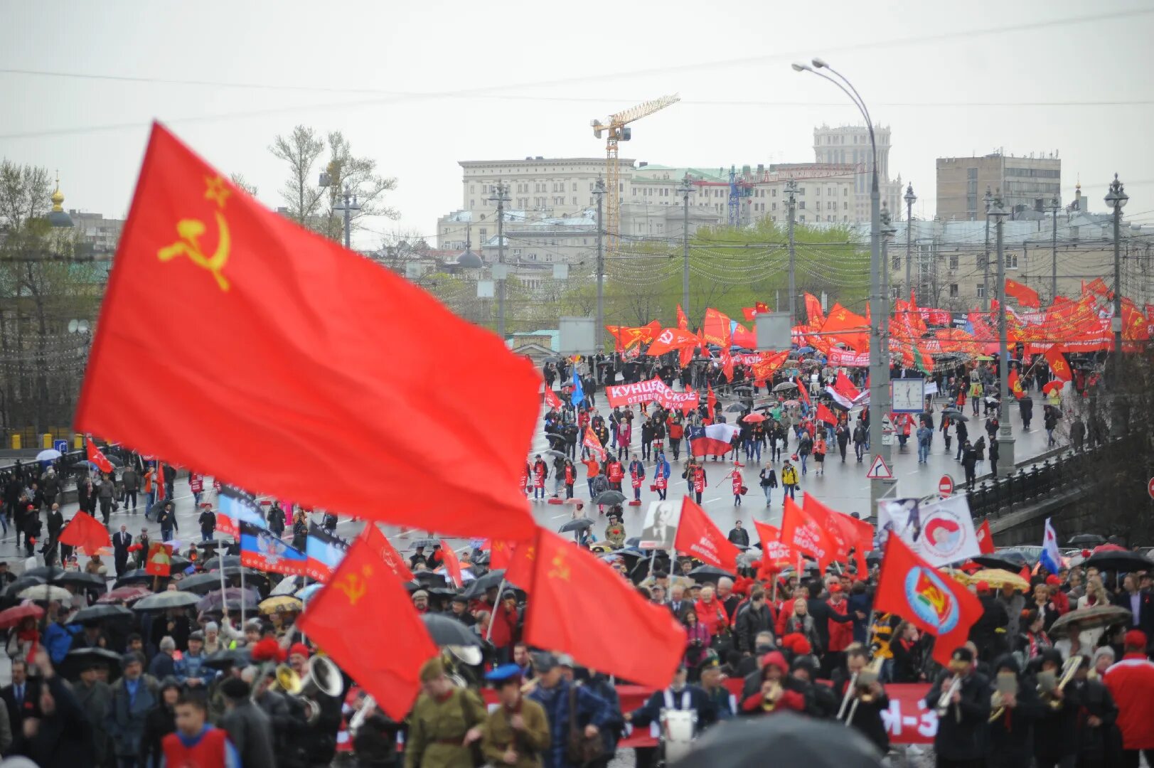 КПРФ 1 мая шествие в Москве. Митинг КПРФ 1 мая. КПРФ на красной площади. Митинг 1 мая