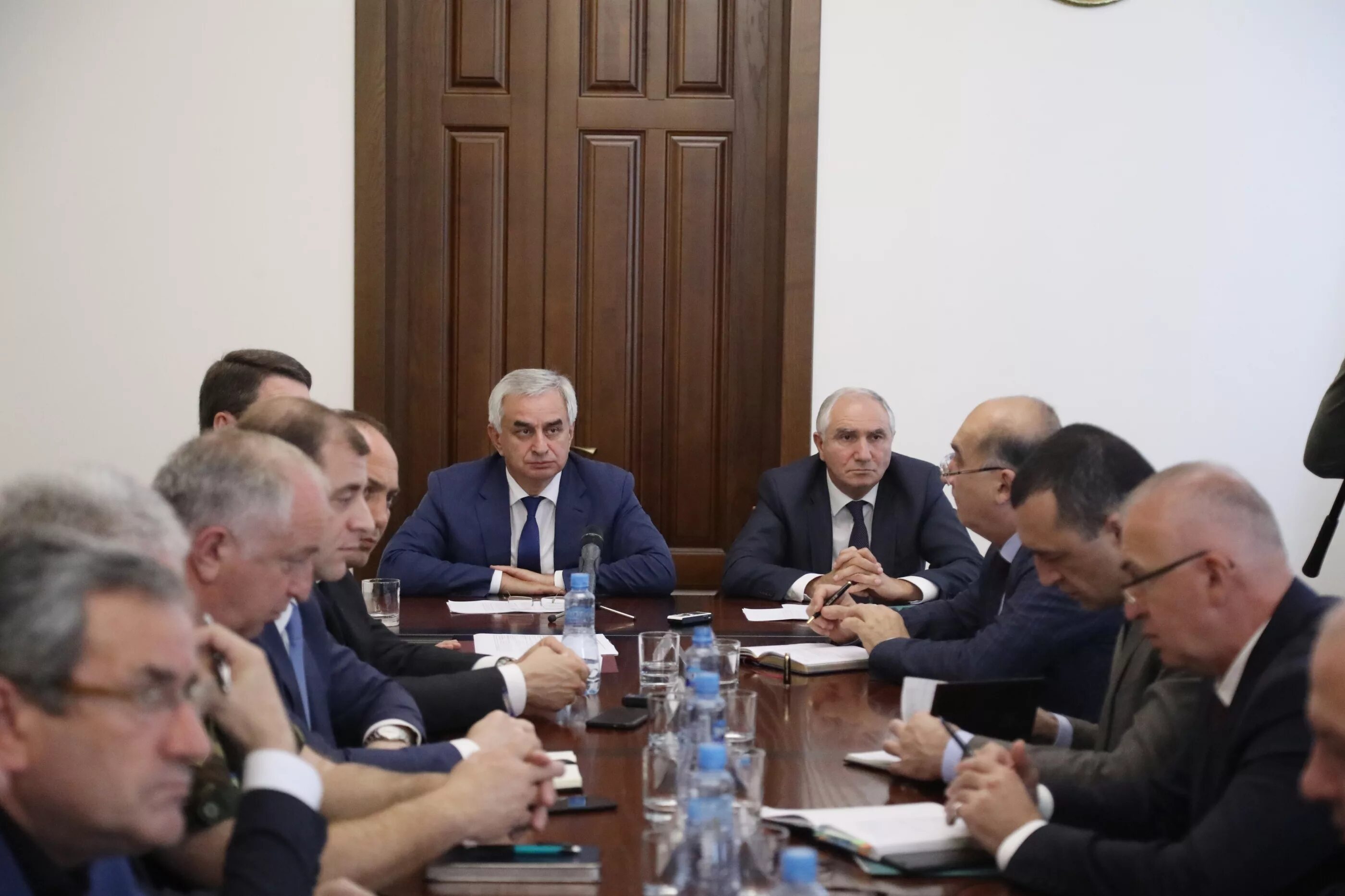 резиденция президента абхазия сухум. резиденция президента абхазии. правительство республики абхазия. дом правительства абхазии до войны. андрей николаевич правительство абхазии.