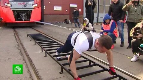 И тянутся поезда в каждом из них