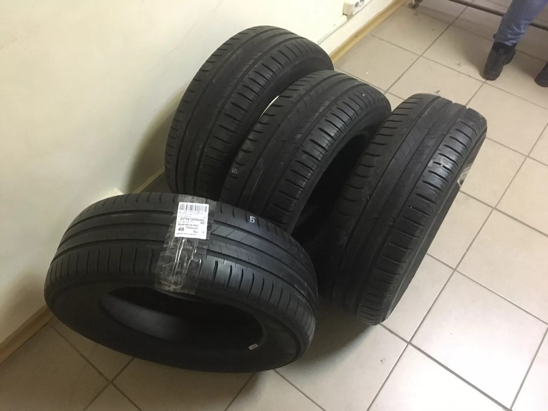 Резина 15р. Резина 205 60 15. Резина р15 205 60. Резина 205/65/15. Michelin 205 60 r15.