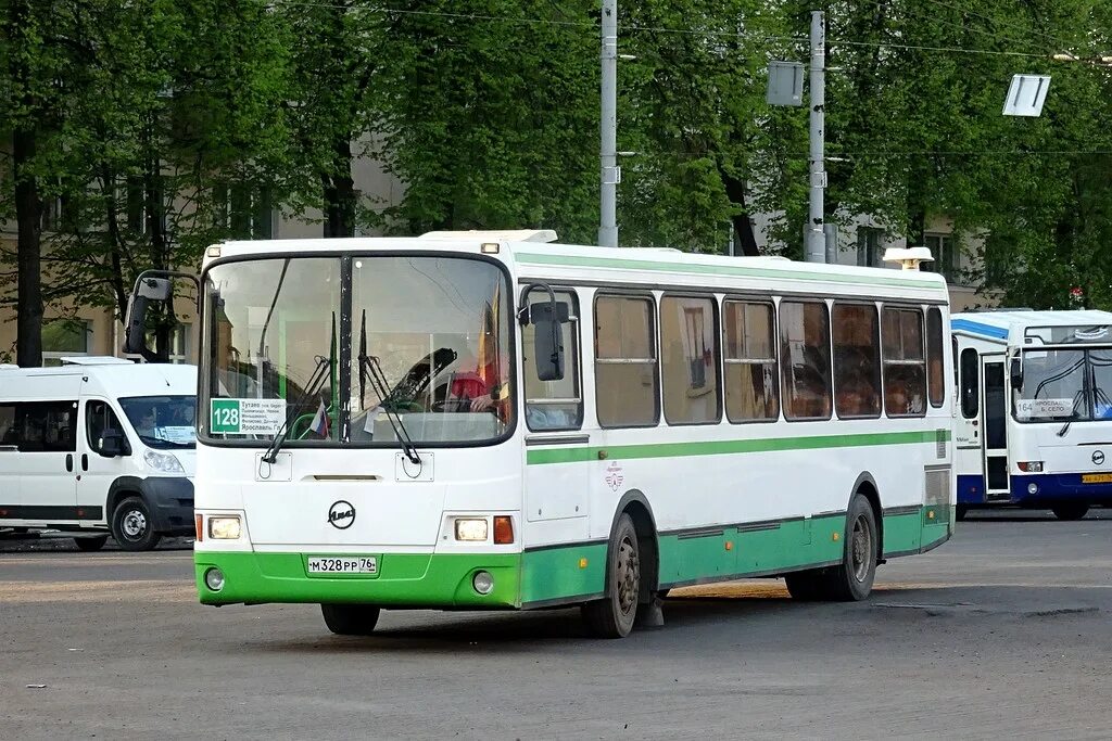 Расписание 128 автобуса левый берег. Автобус 128 Ярославль Тутаев. Тутаев Ярославль 128. Автобус Ярославль Тутаев. ЛИАЗ гос номер м 328 рр Тутаев.