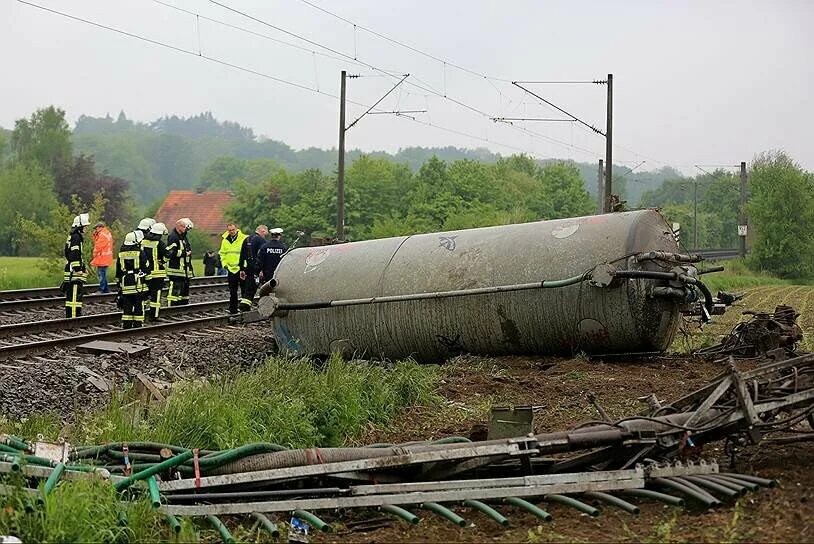 Список погибших на переезде. Аварии на Железнодорожном транспорте. Германия Железнодорожная авария. Грузовые поезда Германии.