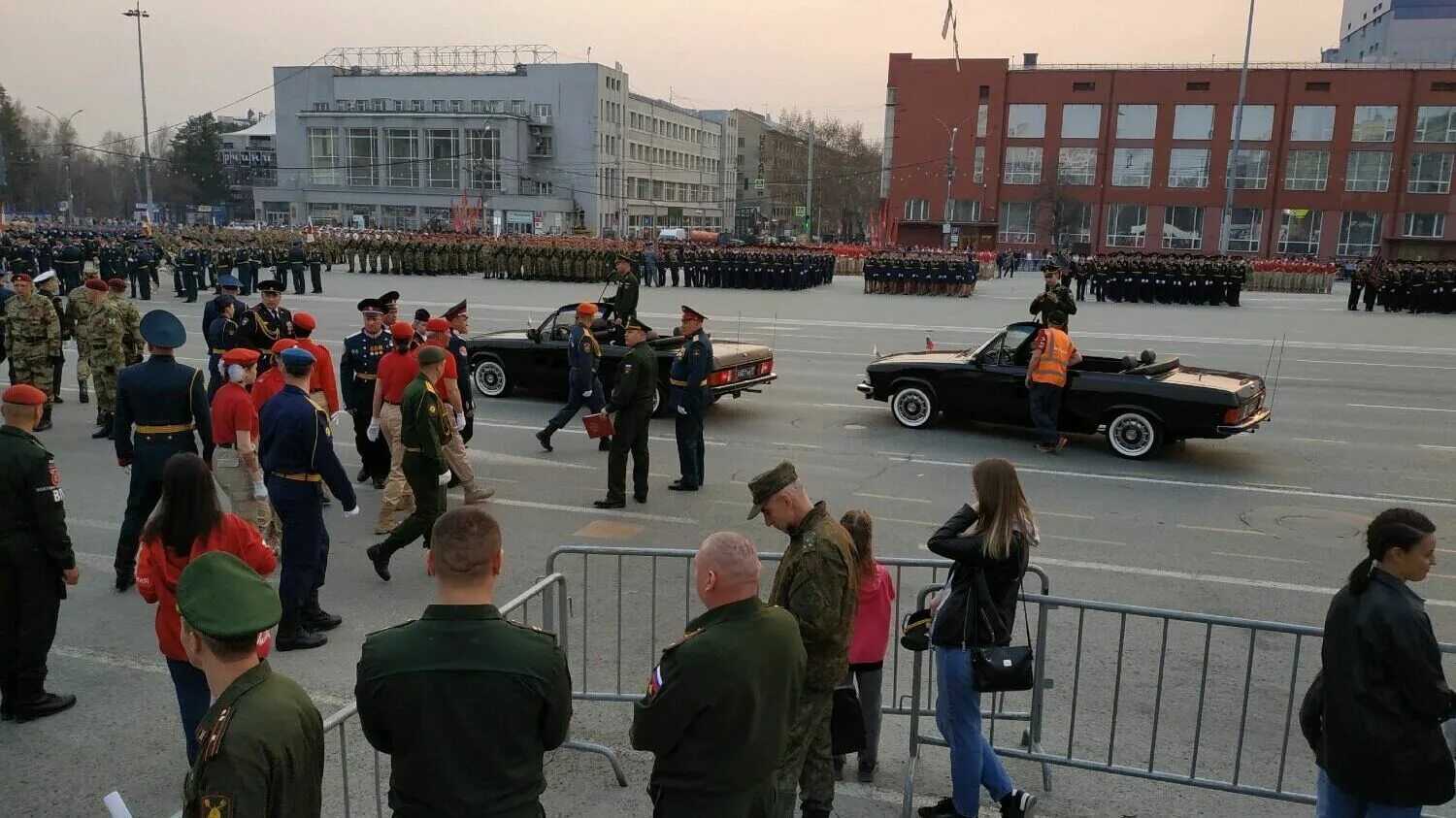 Парад победы. Парад на площади ленина. Парад 9 мая новосибирск 2023. Парад победы новосибирск трансляция 2023. 9 мая 2023 новосибирск.