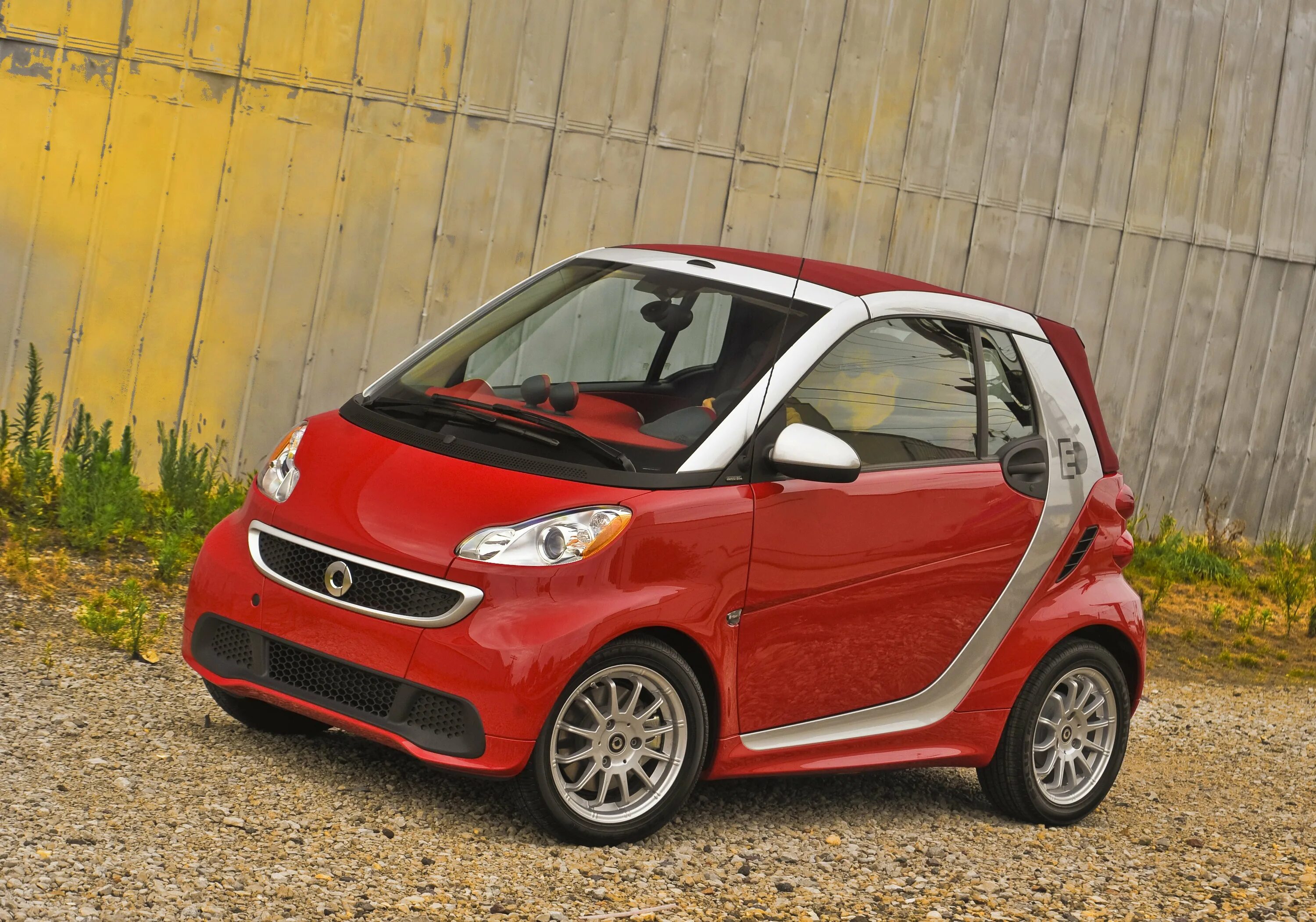 Есть ли двухместные. Mercedes Smart Fortwo. Малолитражки Smart Fortwo. Мини Smart Fortwo 2. Мерседес смарт 2013.