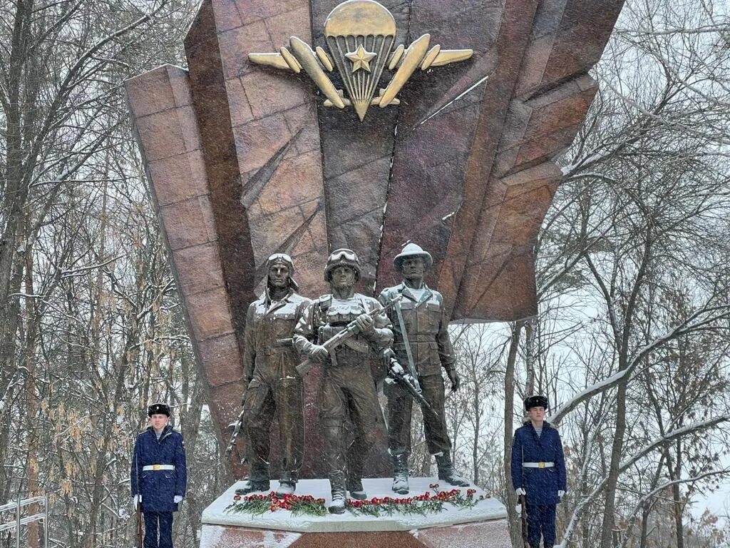 104 го гвардейского парашютно десантного полка. Памятник псковским десантникам 6-й роты. Памятник воинам интернационалистам. Памятник Победы. Памятник воину-десантнику.