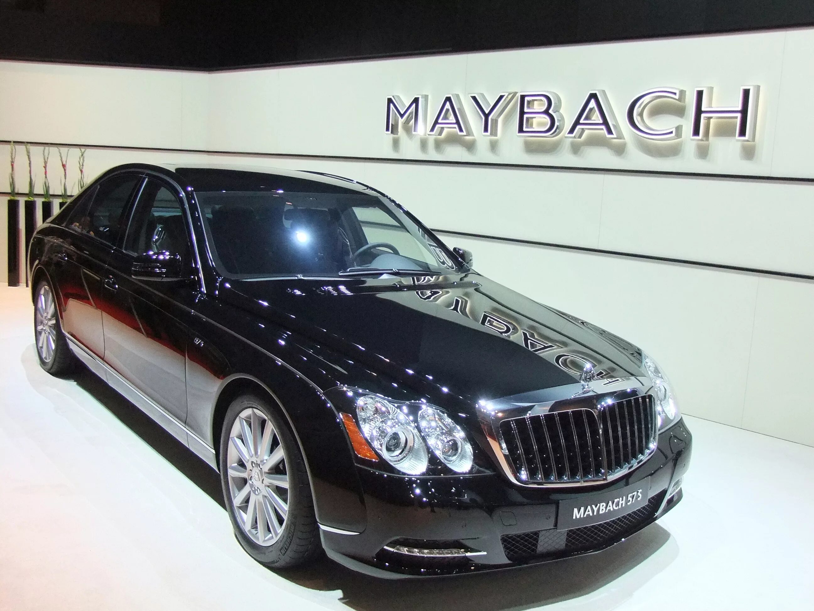 Мелстрой майбах. Майбах 2010 года. Maybach 62 zeppelin. Мажор на майбахе. Машина майбах.