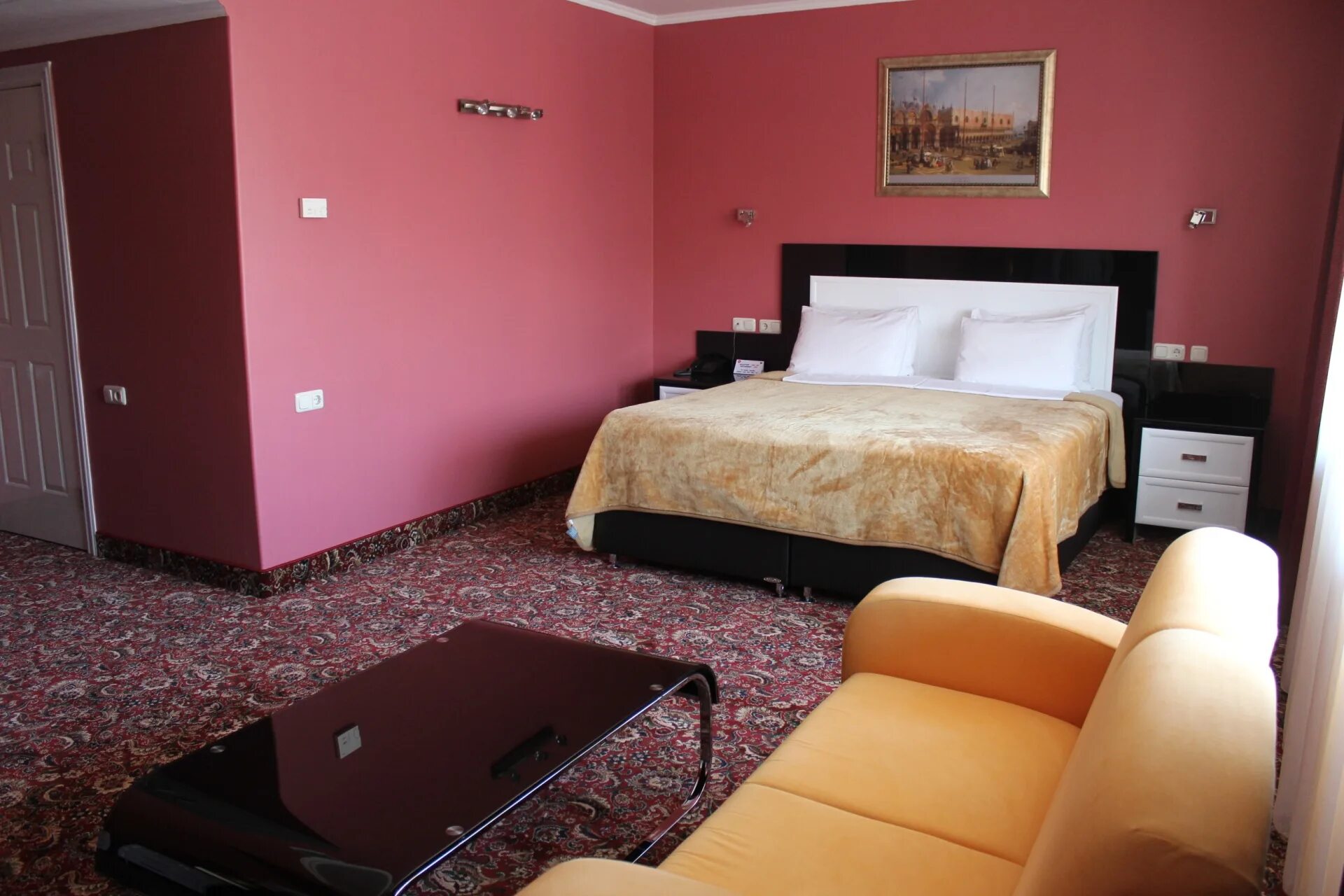 Отель в ереване в центре недорого. Эребуни отель в Ереване. Отель Yerevan 3*. Эребуни Армения гостиница. Erebuni 3* отель.