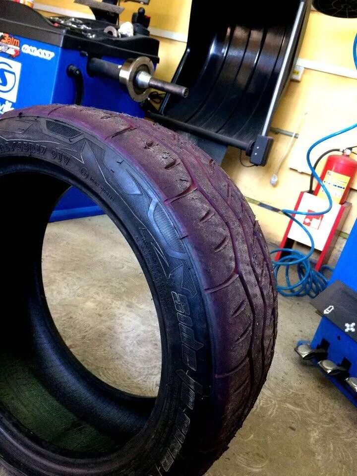 Резина для дрифта 22 радиус. Как сделать цветные шины. Как сделать цветные шины. Ultrasoft pirelli f1 tyre. Светящиеся колеса для машины.