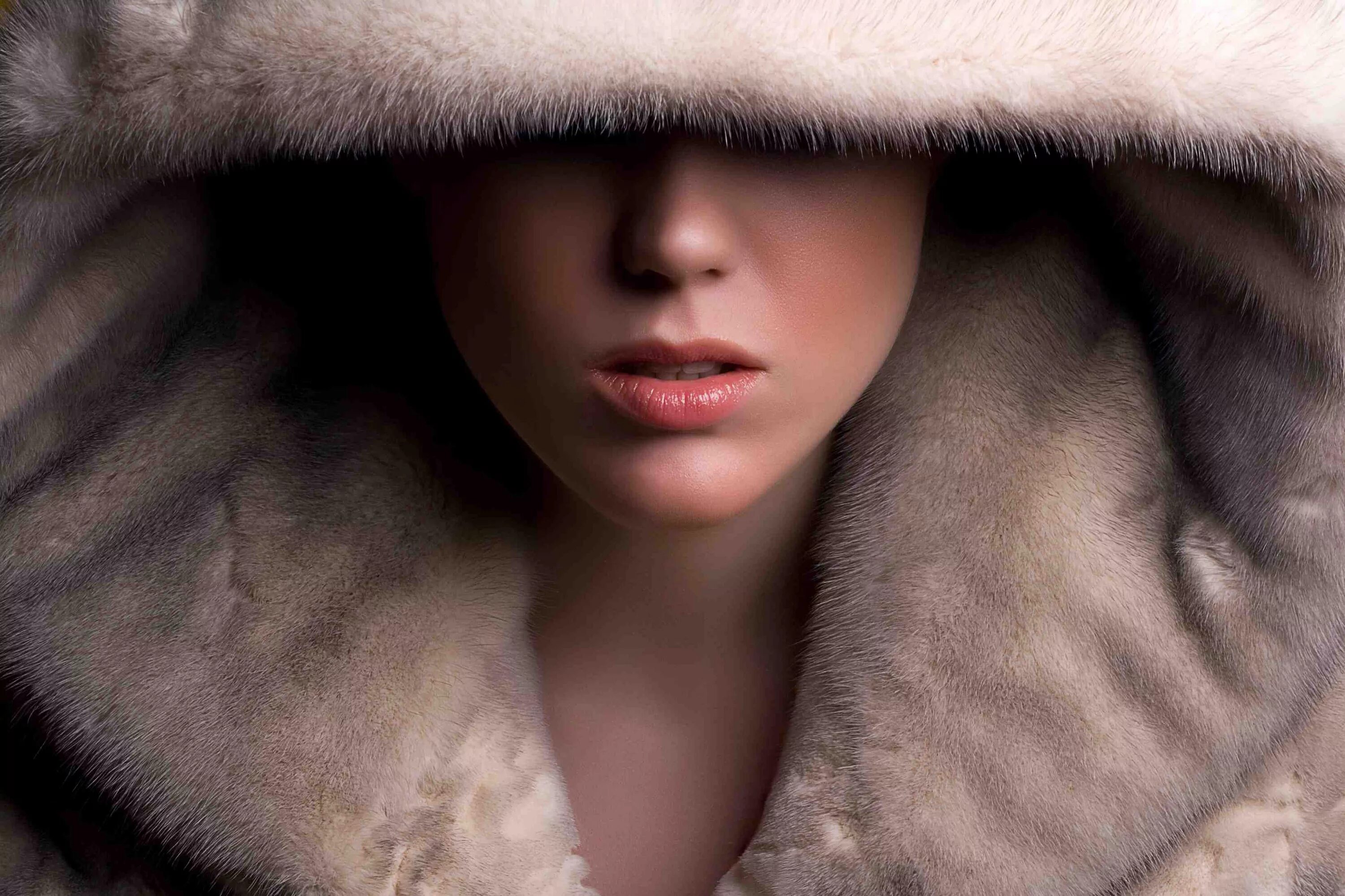 Девушка в норковой шубе. Шуба. Saga furs мех чернобурой лисы. Драгоценный мех. Драгоценный мех.