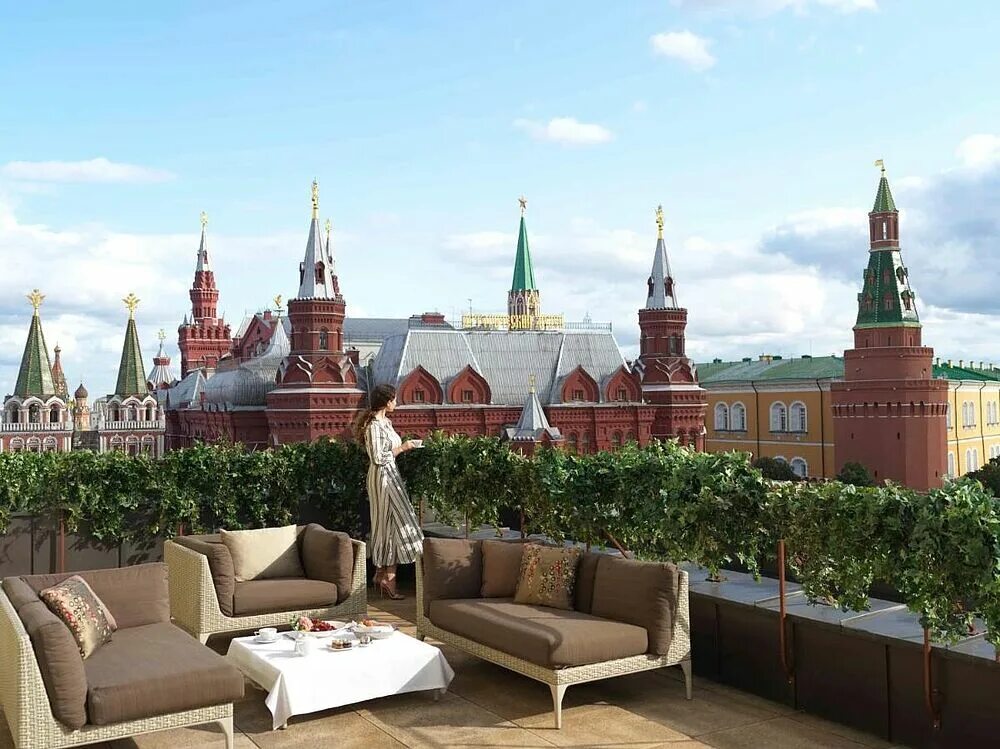 Квартира с видом на кремль. Отель four Seasons в Москве. Гостиница 4 Seasons Москва. Гостиница Москва four Seasons Hotel. Отель фор Сизонс красная площадь.