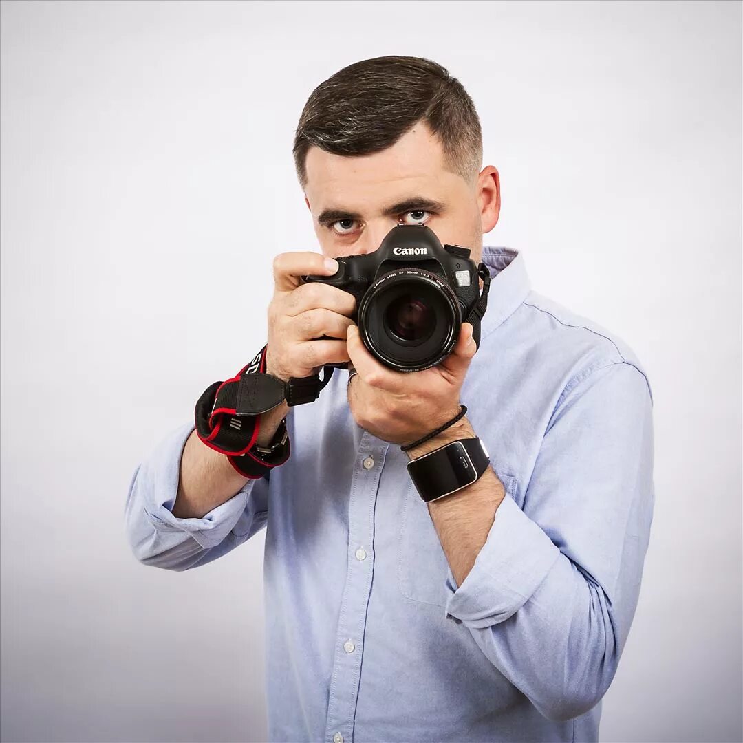 фотоуслуги картинки. новички фотосток. фотосток для авторов. уроки фотографии. человек фотографирует.