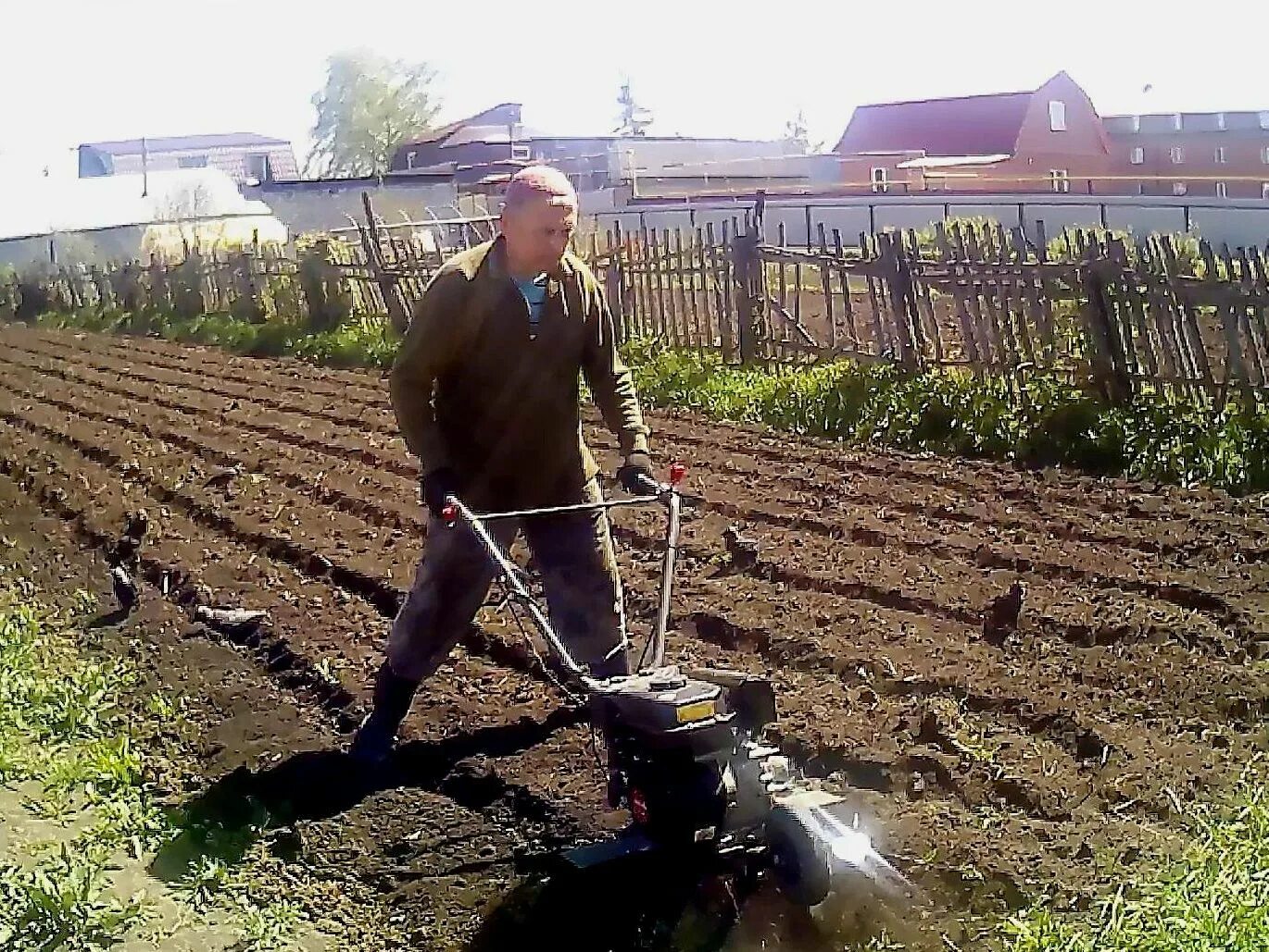 Вспашка огорода. Пахать огород. Вспашка земли под огород. Вспашка мотокультиватором. Авито вспашка огорода