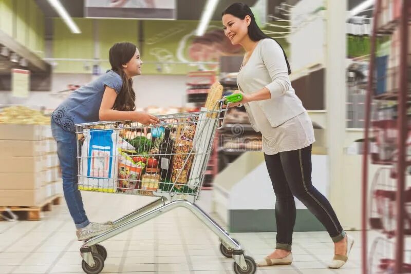 Сделавшие необходимые покупки. Урок buying necessities. Pushin shopping.