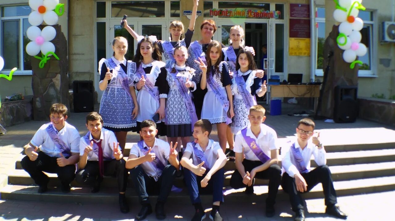 Выпускной в школе 9 класс. Выпускной 9 класс. И 2022 г 9 класс. И 2022 г 9 класс. И 2022 г 9 класс.
