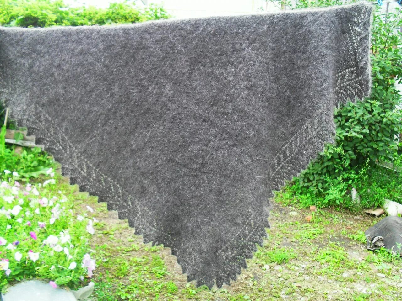 палантин паутинка козий пух. шаль шерстяная пушистая. шаль пуховая из козьего пуха 170 на 170. белая шаль паутинка. из натурального козьего пуха вяжутся платки.