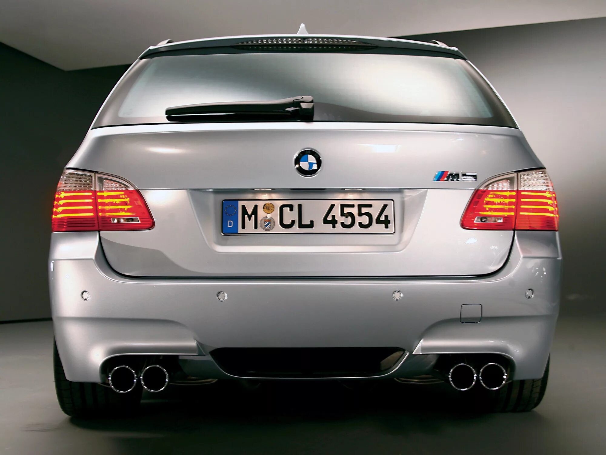 Бмв м5 универсал. BMW m5 Touring. BMW m5 e61. BMW 5 e61. BMW m5 e60/61.