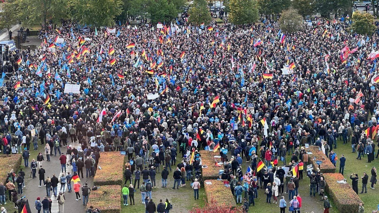 В каких странах проходил митинг. Массовые протесты в европе. митинги в европе в поддержку украины.
