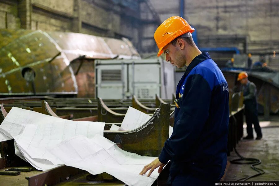 Работа на производстве в спб вакансии. Адмиралтейские верфи завод. Адмиралтейские верфи Балтийский завод. Судостроитель-Судоремонтник металлических судов. Судостроитель-Судоремонтник металлических судов профессия.