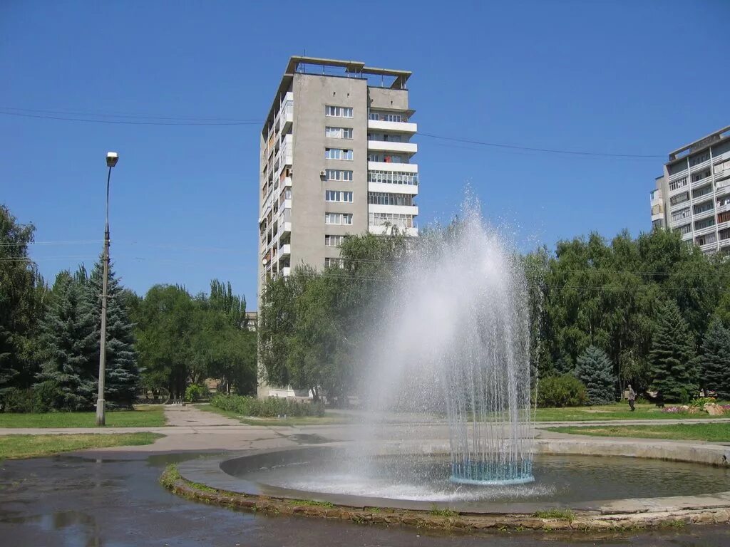 Погода городе волжский волгоградской области. Фонтаны города Волжского Волгоградской области. Волжский 36 микрорайон фонтаны. Парк Гидростроитель Волжский. Фонтан в городе Николаевске Волгоградской области.