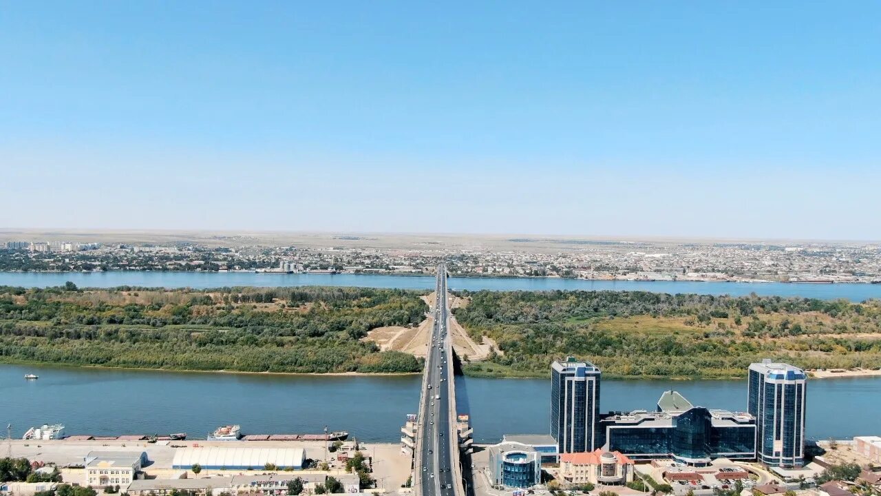 Астрахань с высоты птичьего полета. Остров городской Астрахань. Остров Центральный Астрахань. Астрахань мост новый с птичьего полета. Вб астрахань