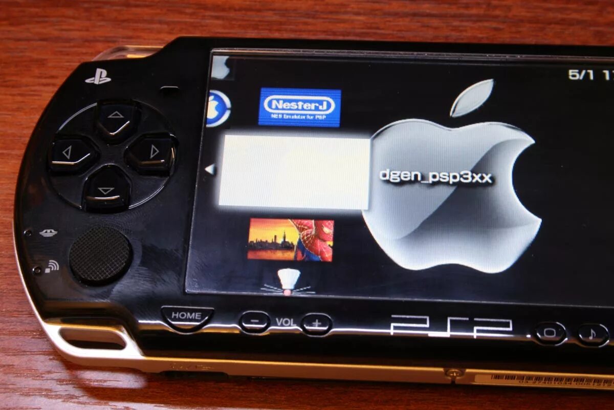 Зыз. Сонька ПСП. Игровая приставка эмулирующая PSP. Консоль эмулятор PSP. PSP Slim Emulator.