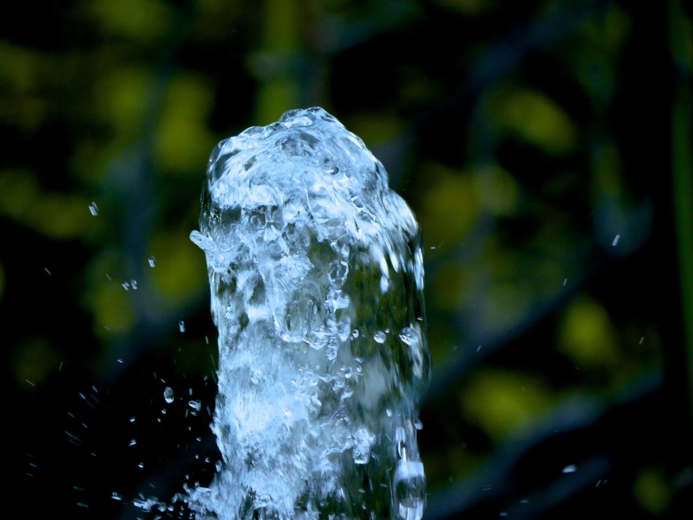Water fountain перевод на русский. Фонтанчик с водой. Брызги воды. Природный фонтан воды. Вода в фонтане.