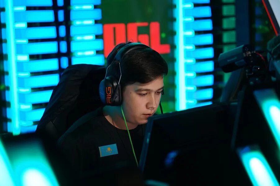 Buster cs go. Тимур buster тулепов. бустер киберспортсмен. бустер киберспортсмен кс го. buster игрок кс.