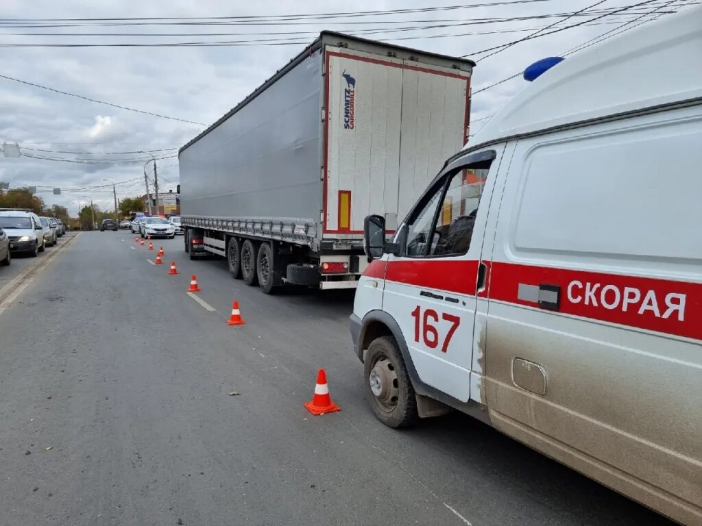 Сбитая девочка в самаре. Сбитая девочка в самаре. Автомобиль сбил девушку. Автомобиль сбил девушку. Сбитая девочка в самаре.