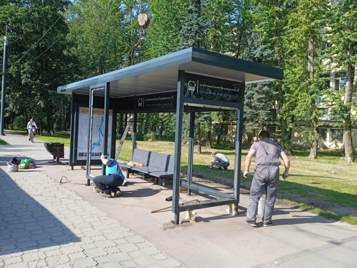 Москва великий новгород остановки. Антивандальные остановки. Антивандальные остановочные павильоны. Павильоны на остановках в Новгороде. Антивандальные остановки общественного транспорта.