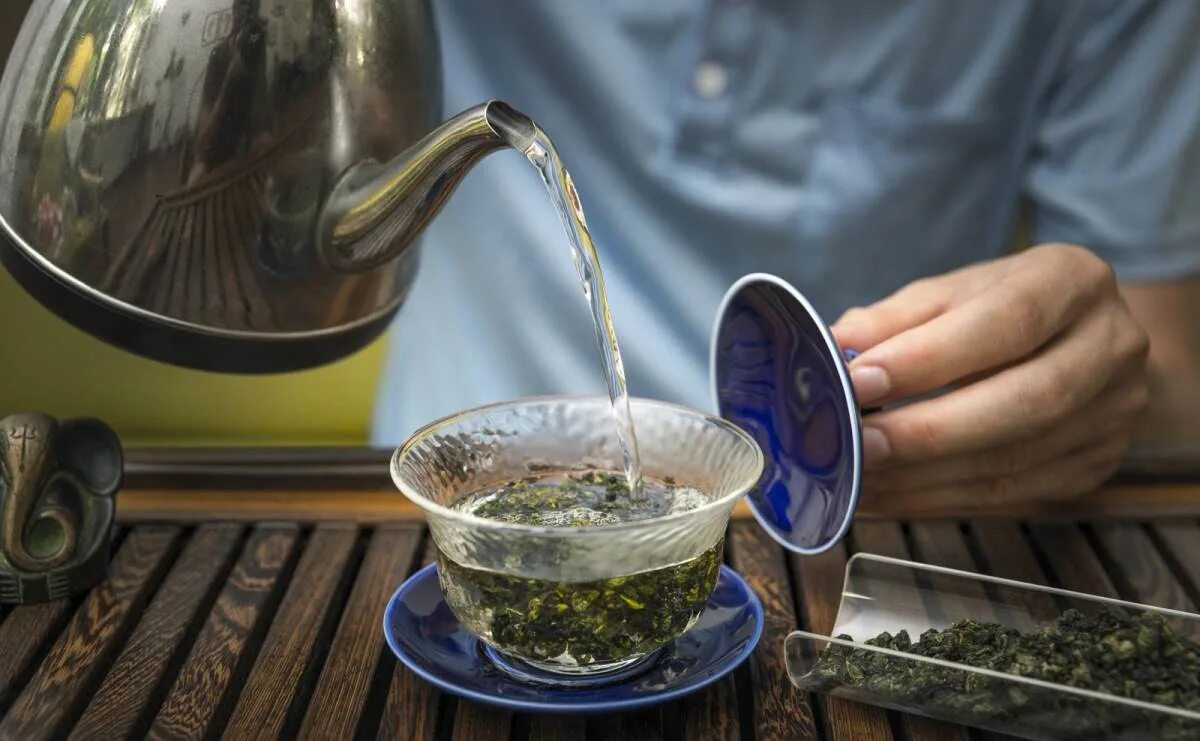 Время заварки. Чай "те Гуань Инь ". Тегуаньинь зеленый. Заваривать чай. Чайная заварка.