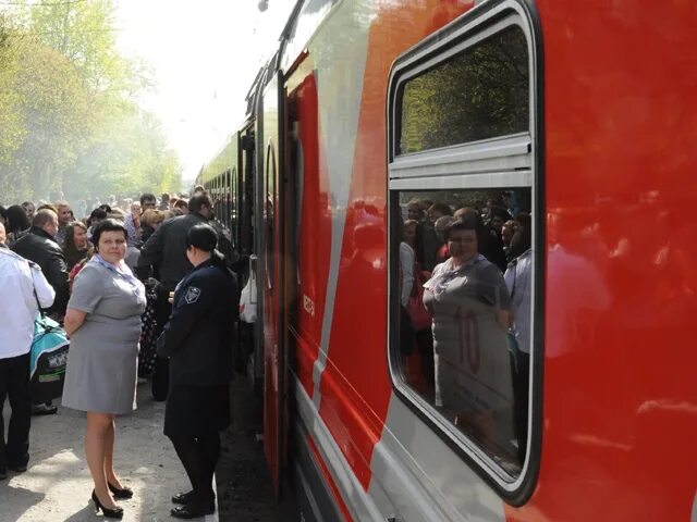 Отравление поезд. Поезд дальнего следования. Отравление детей в поезде мурманск адлер. Поезд мурманск адлер. Отравление поезд.