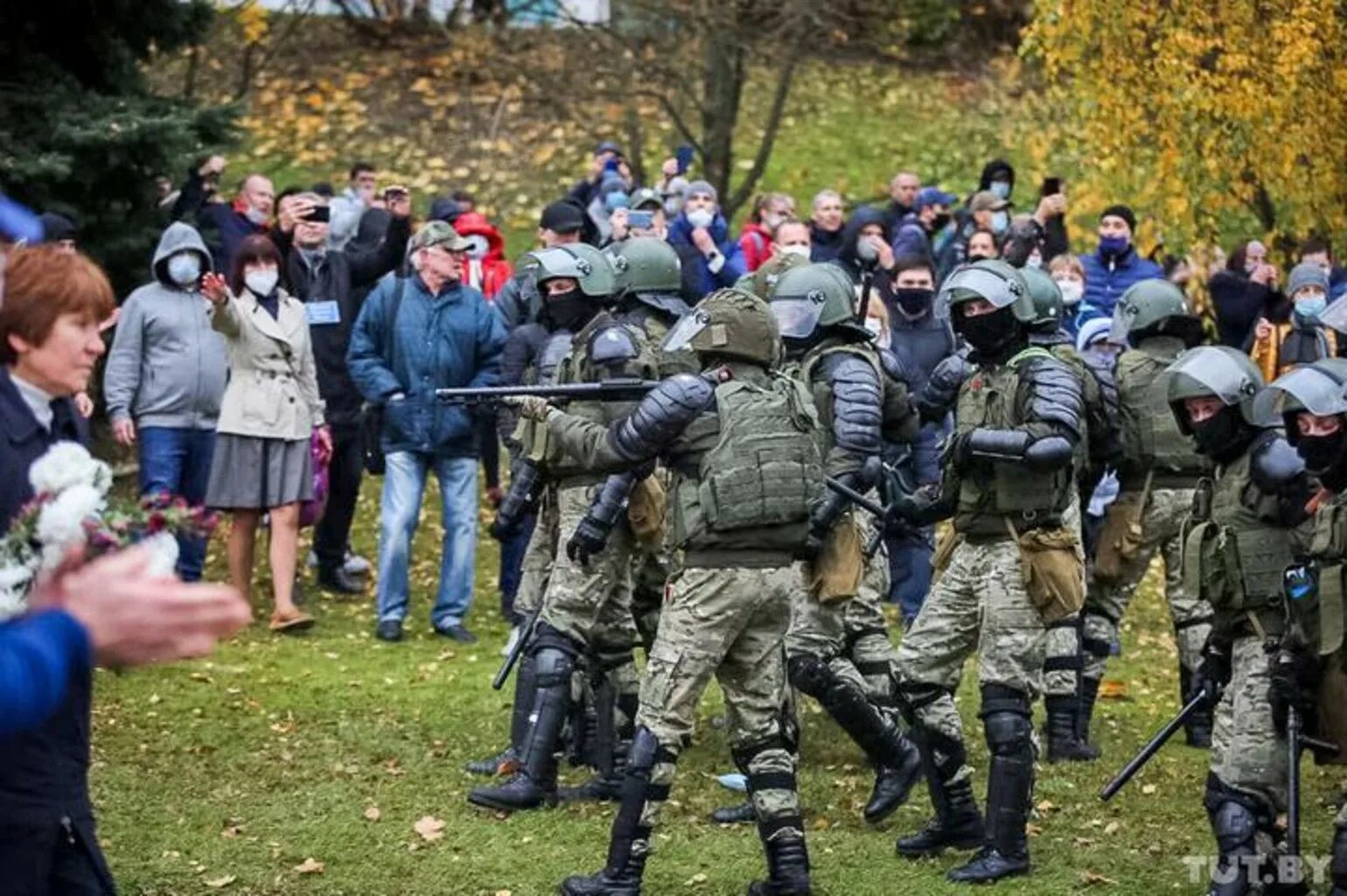 Протесты Белоруссия 2020 силовики. Минск протесты силовики 2020. Беларусь 2020 протесты ОМОН. Силовики Белоруссии разгоняют протесты.