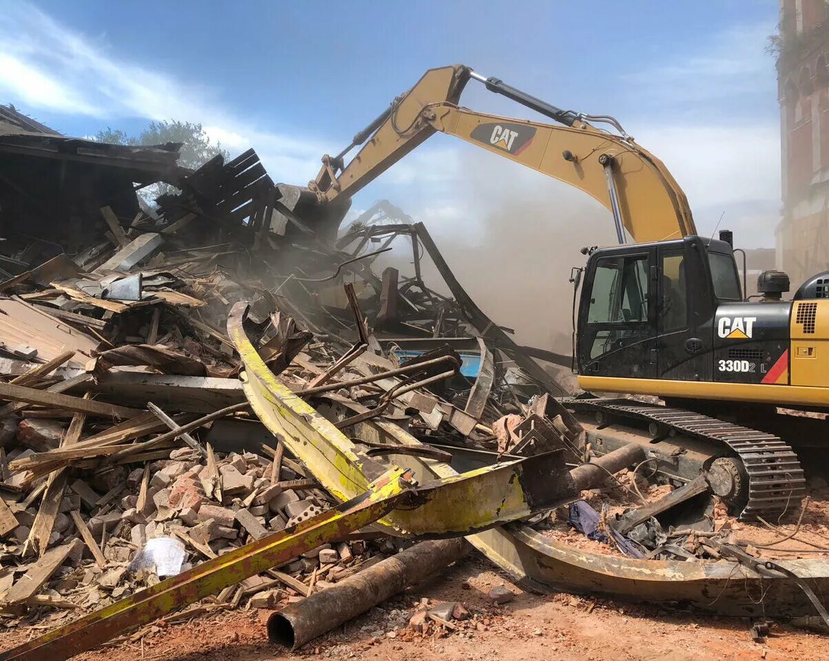 демонтаж строений и вывоз мусора. спецтехника для демонтажа. демонтаж металлолома. демонтаж зданий. демонтаж ветхих сооружений.