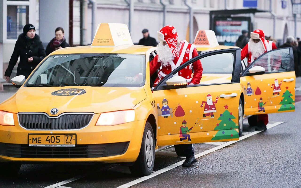 Какое такси работает в новый год. Новогодний автомобиль. новый год авто. такси новый год. машина &quot;такси&quot;.