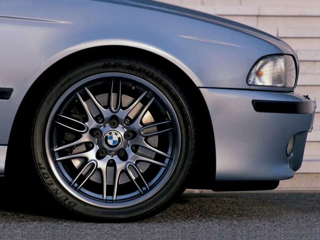 Передние диски бмв е39. БМВ м5 е39. BMW m5 e39 Wheels. Диски БМВ м5 е39. М диски на БМВ е39.