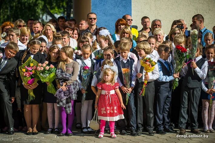 слуцкая гимназия. беларусь школа 1 класс. первая школа беларуси. линейки в школах беларуси. первая школа беларуси.