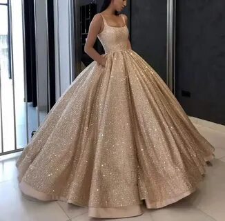 Золотое пышное платье