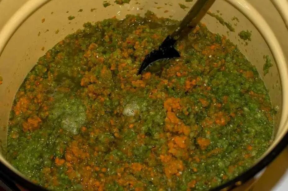 Икра из огурцов через мясорубку. Икра из огурцов на зиму. огурцовая икра. икра зеленых помидор. икра из зеленых помидор на зиму.