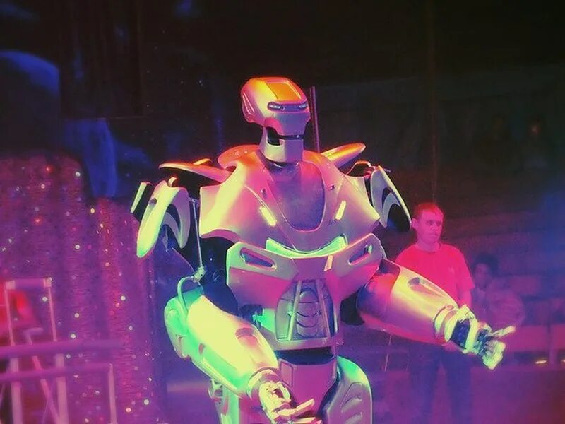 Театр дю солей. Цирк роботов. Цирк роботов гигантов. Цирк на вернадского. Цирк роботов.