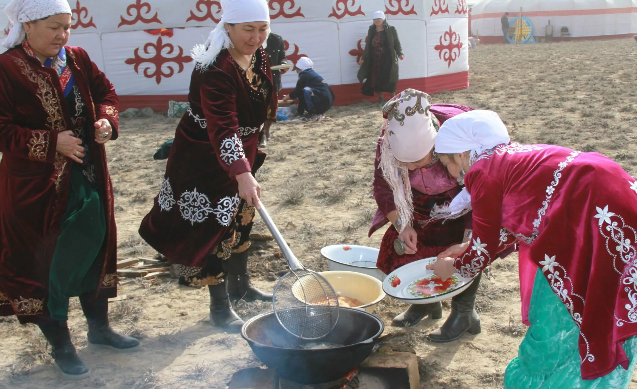 Наурыз в Казахстане. Праздник корису. Амал праздник. 14 Наурыз. Көрісу күні картинки