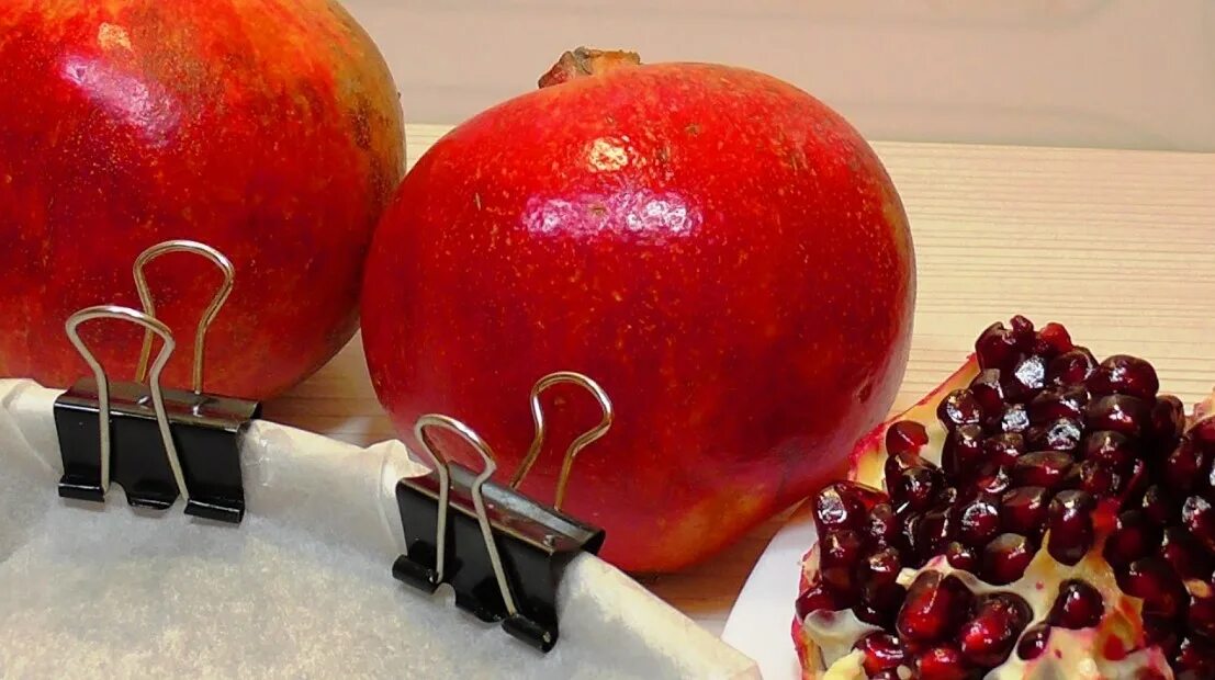 Как вывести пятна с одежды. Как отстирать одежду от граната. Пятна граната с одежды как вывести. Пятно от вишни чем вывести. Как отстирать пятна.