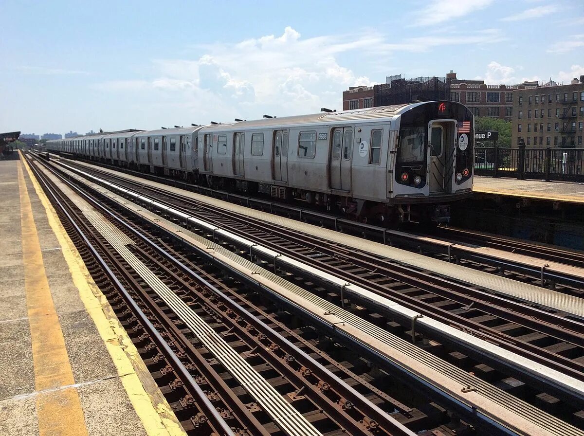 Поезд emd f9. F train. Станции метро нью йорка кингс хайвей. 658*ф поезд. Песня про московское метро если поезд с рельс сойдет.