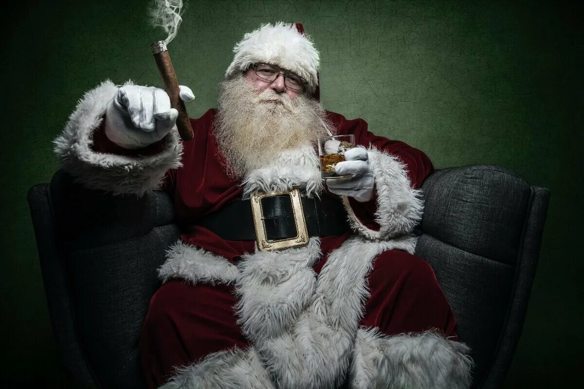 Красивый парень в костюме деда мороза. Naughty santa. Красивый санта. Naughty santa. Kink christmas.