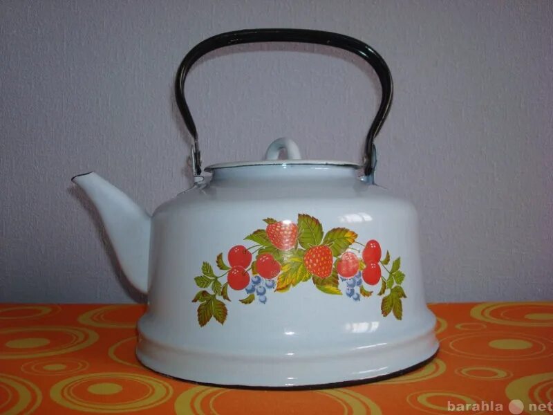 Чайник Советский эмалированный. Чайник эмалированный СССР. Советский чайник для газовой плиты. Чайники эмалированные для газовых плит.