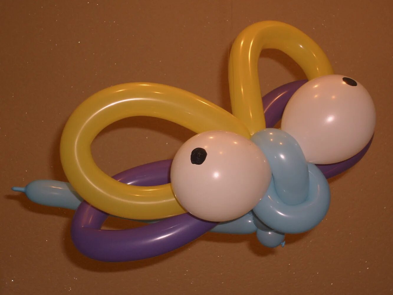 Моделирование из шаров. Фигуры из шаров. Фигурки из длинных шариков. Твистинг для детей.