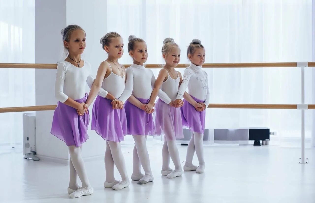 Занятия хореографией для детей. Школа детской хореографии. Хореография подготовительная группа. Детский балет. Хореография для детей.