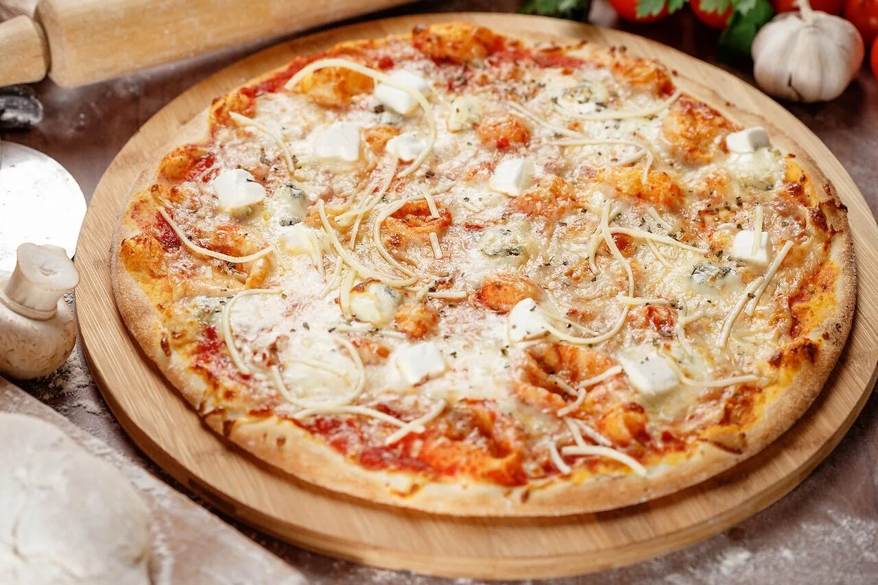 Пицца юбилейный королев. Додо пицца фабрициуса 22. Додо пицца миасс. Пицца юбилейная. Пицца юбилейный королев.